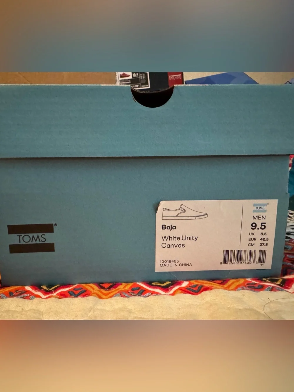 Toms white canvas